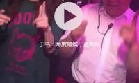 于书：两度瘫痪，遭胸怀扔掉后一夜白头，64岁逆袭成央视超模！